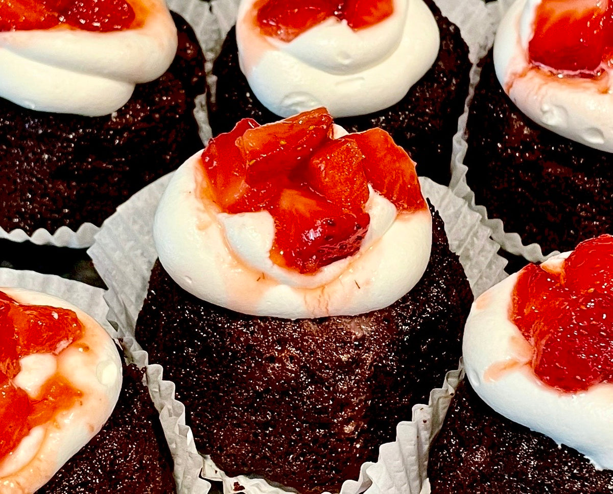 Chocolate Cakes with Strawberries